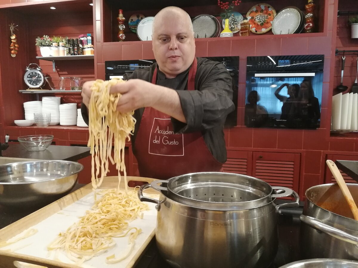 Простой рецепт и несколько секретов приготовления очень вкусной домашней  лапши от итальянского шеф-повара | ВСвете | Дзен