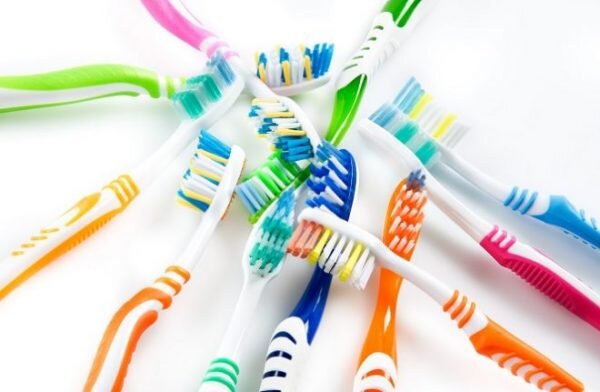 Зачем кипятить зубные щетки: от такой пользы будете в восторге