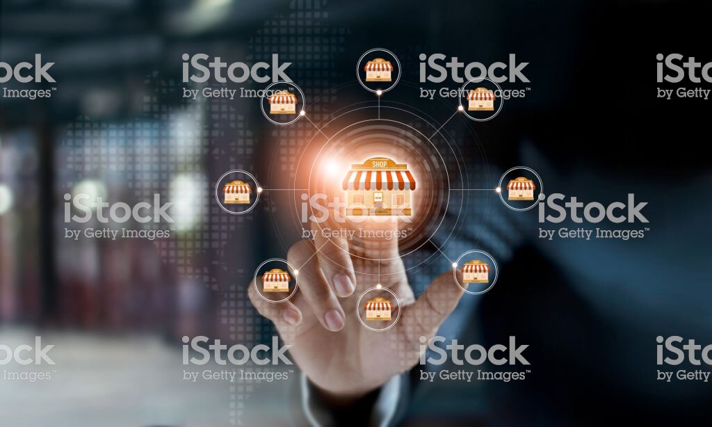 https://www.istockphoto.com/ru/%D1%84%D0%BE%D1%82%D0%BE/businessman-hand-touching-icon-global-network-connection-on-franchise-marketing-gm1051659564-281178418