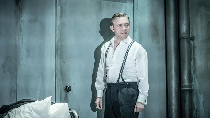 Мартин Фриман в спектакле The Dumb Waiter («Кухонный лифт»). Источник: The Times