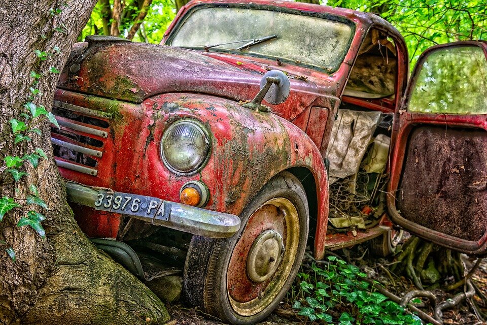 https://pixabay.com/ru/photos/pkw-%D0%B0%D0%B2%D0%B0%D1%80%D0%B8%D1%8F-%D0%B4%D0%B5%D1%80%D0%B5%D0%B2%D0%BE-%D1%83%D0%BD%D0%B8%D1%87%D1%82%D0%BE%D0%B6%D0%B5%D0%BD%D0%BE-%D0%B0%D0%B2%D1%82%D0%BE-3385499/