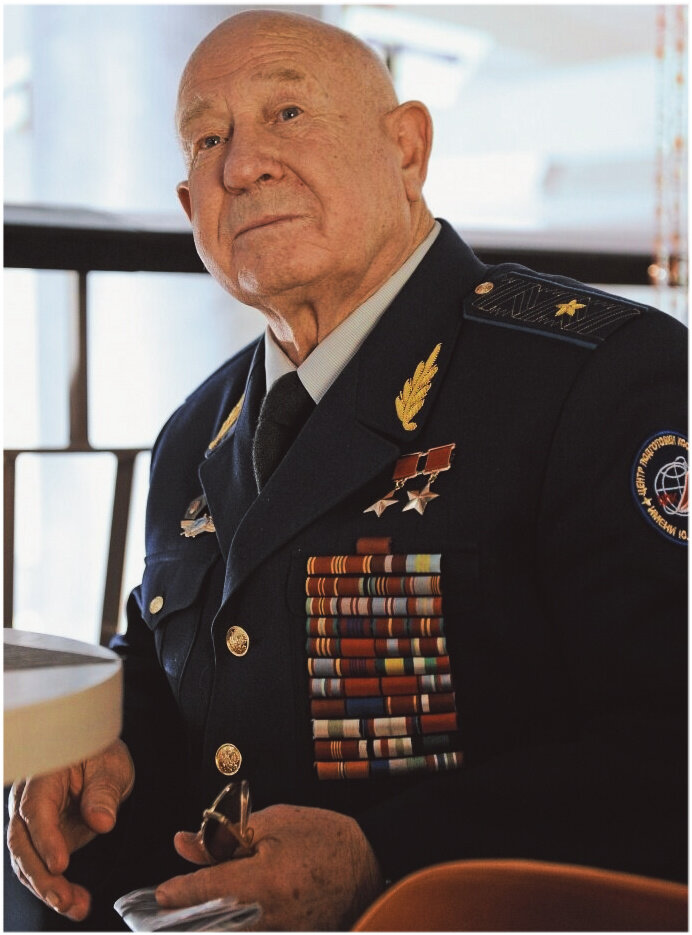 Алексей Леонов, Салют-2, герой.