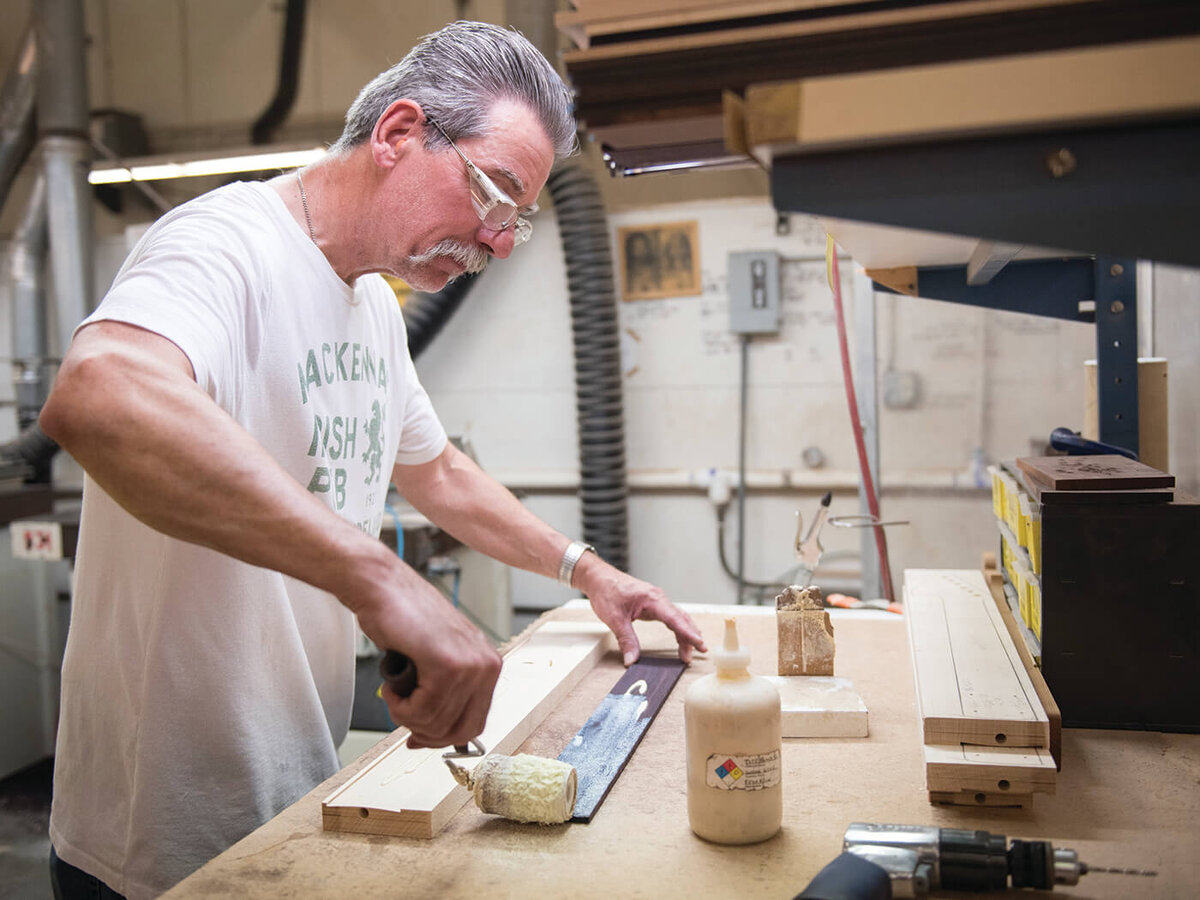 Накладка на гриф подготовлена для приклеивания, июль 2017