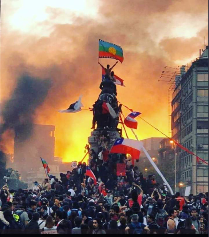 Беспорядки на главной площади.