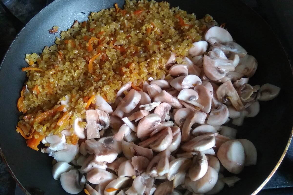 обжарим грибы до образования сока