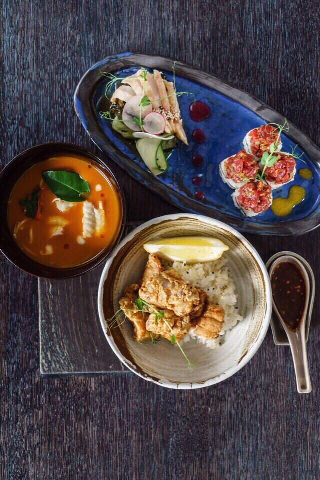 Бенто ланч "Четверг" 730 г

Салат с морским окунем татаки, вакаме и соусом понзу
суп карри с треской
караге с рисом и пряным соусом
0,5 ролла с тартаром из говядины
имбирный лимонад
имбирь, васаби, соевый соус
16,00 руб

Bento lunch Thursday
730 GR
Salad with sea perch tatki, wakame and ponzu sauce
(sea perch, wakame, cucumber, sesame, ponzu sauce)
Curry soup with cod
(cod, fish broth, tomatoes, curry, lemongrass)
Karaage with rice and spicy sauce
(chicken, rice, toban-djan sauce)
0,5 roll with beef tartar
(rice, nori, cucumber, beef, shallot, sriracha sause)
Ginger lemonade
Ginger, wasabi, soy sauce

www.ronin.by

8 044 5111666
8 029 5111666