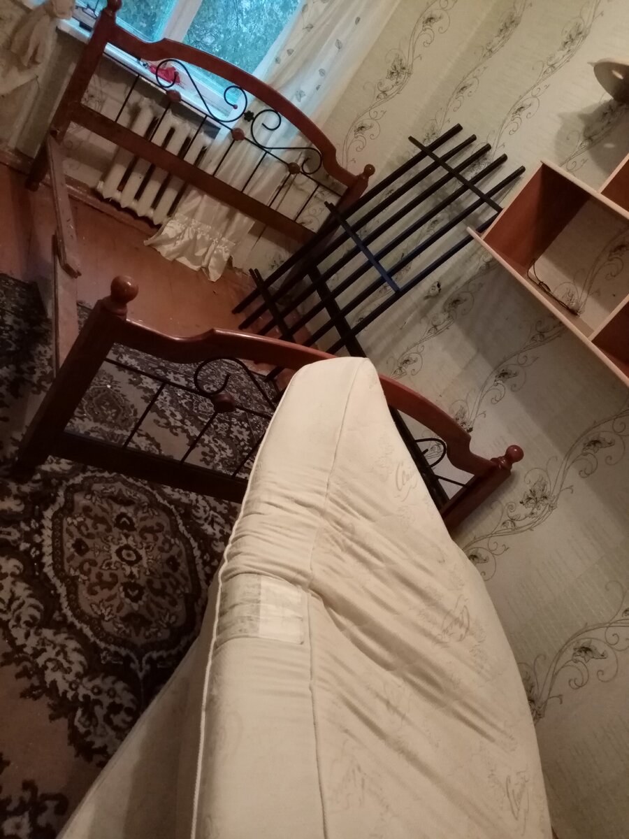Кровать оказалась не настолько вечной, как мы рассчитывали