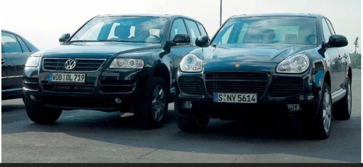 Каен туарег. VW Touareg vs Porsche Cayenne. Порше Кайен 2004. VW Touareg Cayenne. 1 Фольксваген Туарег и 1 Порше Кайен.