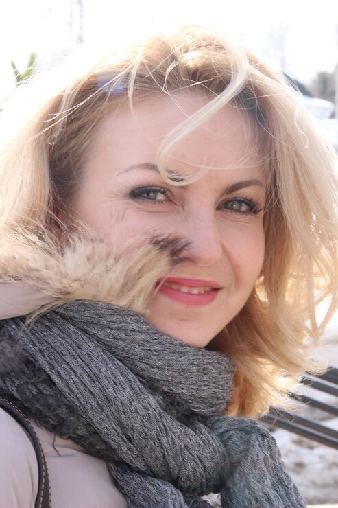 Изображение из сети Интернет и в свободном доступе. ...Случайно увидел знакомое лицо! Очень похожа на Вику.