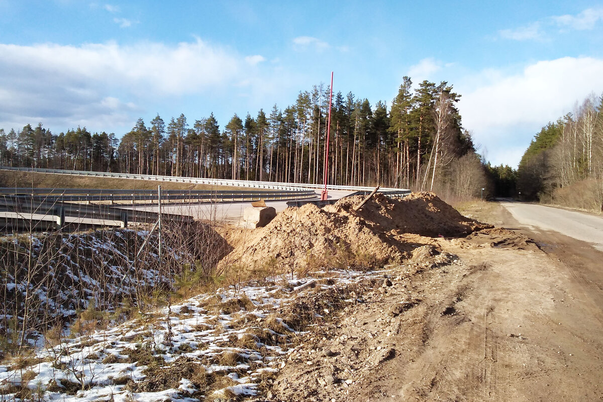 Перегорожен съезд с М 11 на Есеновскую дорогу