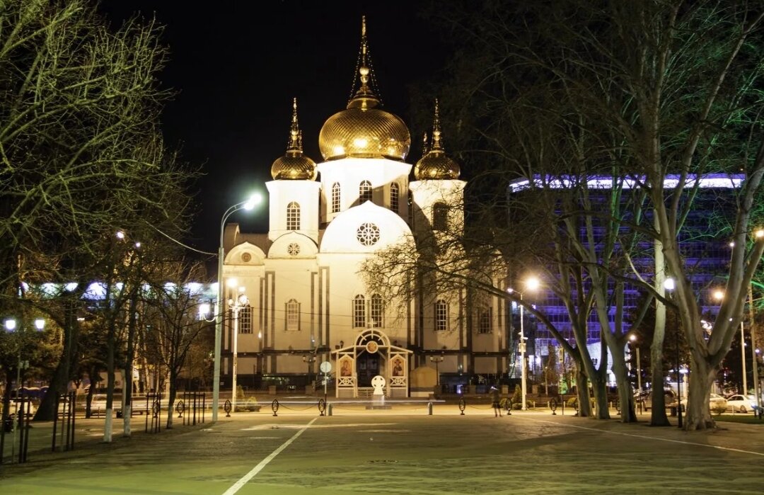 Краснодар самый. Александровский собор ночью Краснодар. Достопримечательные места Краснодара. Краснодар ночью достопримечательности. Вечерний Краснодар.