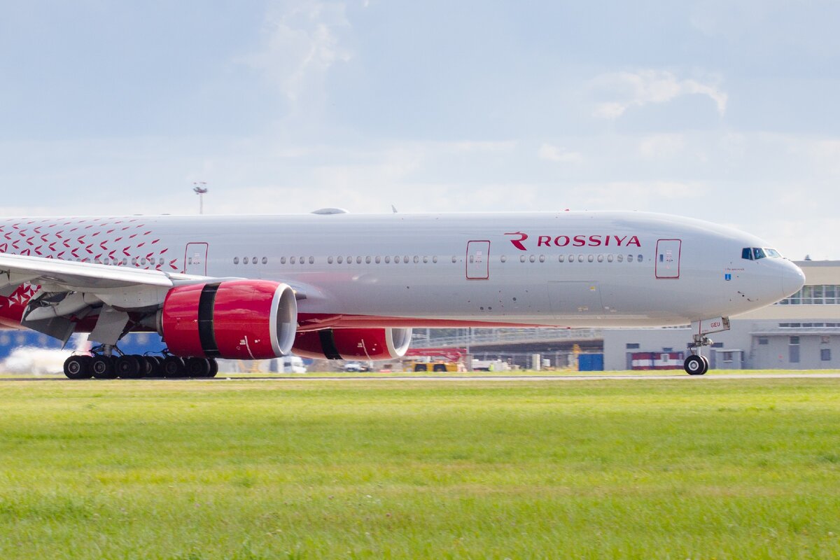 BOEING 777-300 EI-GEU ROSSIYA - RUSSIAN AIRLINES 