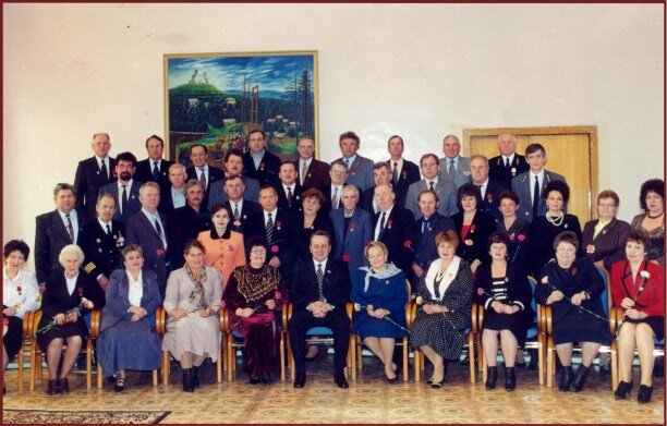 Антонина  Яковлевна во втором ряду, вторая справа Заслуженный работник культуры  РФ на приеме у губернатора И.П. Фархутдинова 1997 год