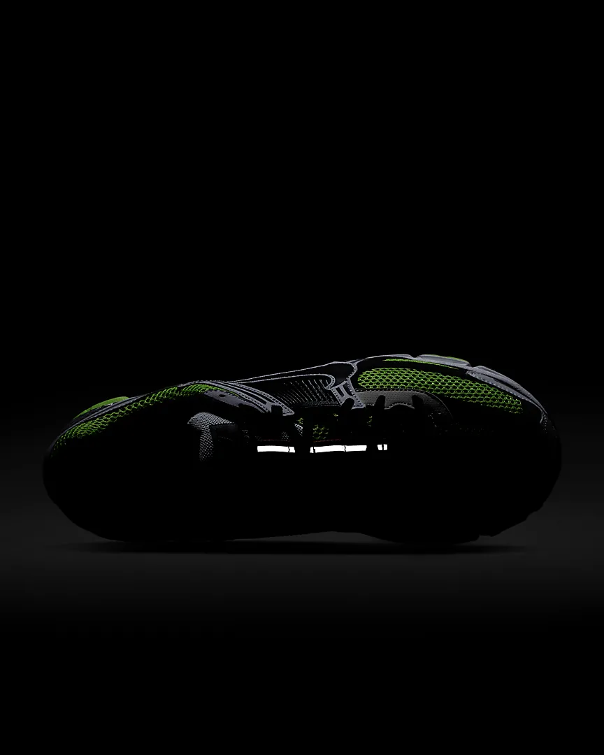 Рефлективные вставки на Nike Zoom vomero 5