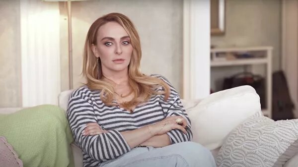 22:53 06.05.2020149000© Страница Ксении Собчак на YoutubeМОСКВА, 6 мая — РИА Новости. Российская актриса и телеведущая Екатерина Варнава на YouTube-шоу "Осторожно, Собчак!" рассказала, что рассталась с гражданским мужем танцором Константином Мякиньковым, с которым была в отношениях шесть лет.