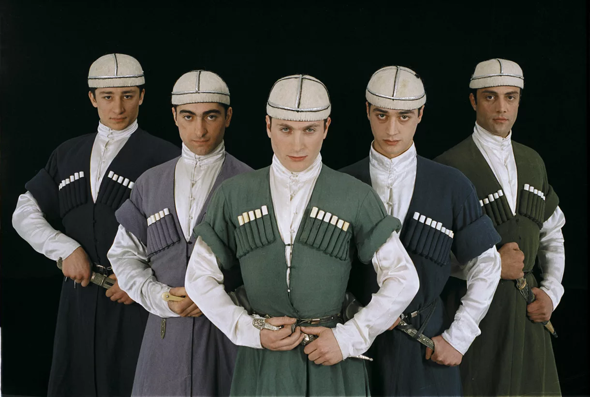 Грузины сваны мегрелы. Сваны Грузия. Грузинская Национальная.одежда сванов. Сваны народ Грузии.