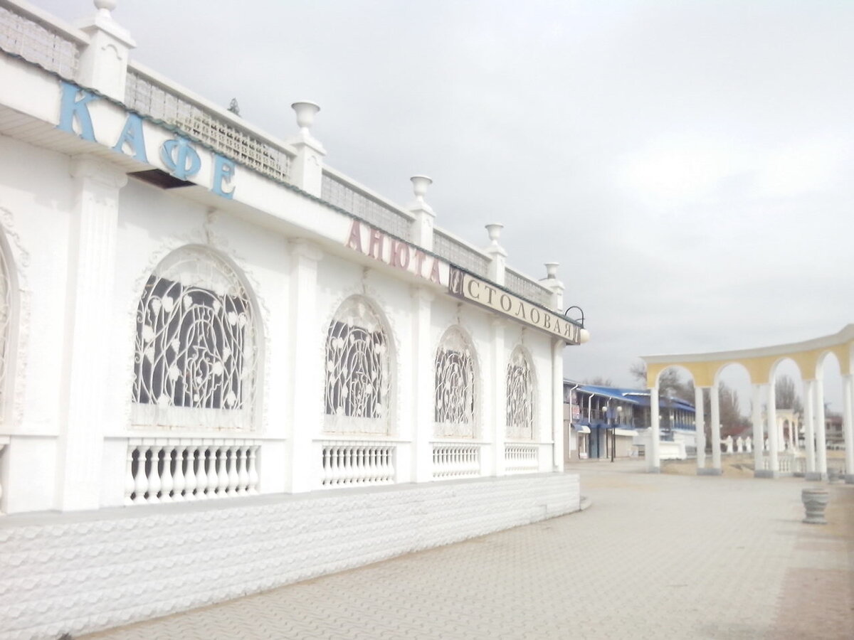 Набережная Евпатории ранней весной