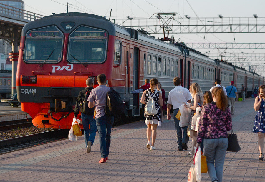 Картинка поезд на перроне