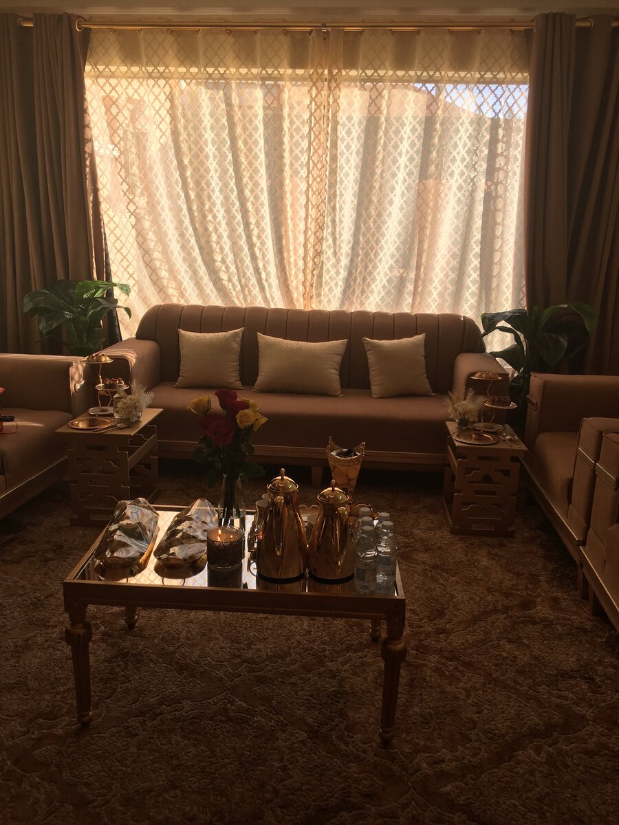 Позалочено абсолютно всё, как в лучших домах Махачкалы 😅😂 вплоть до коробки от салфеток 