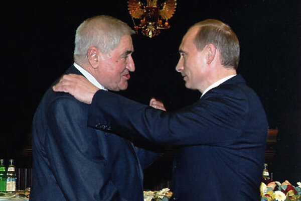 Разведчик-нелегал Безруков признавал, что на долю его коллеги Героя России Алексея Козлова выпали самые страшные испытания среди всех послевоенных разведчиков.-8