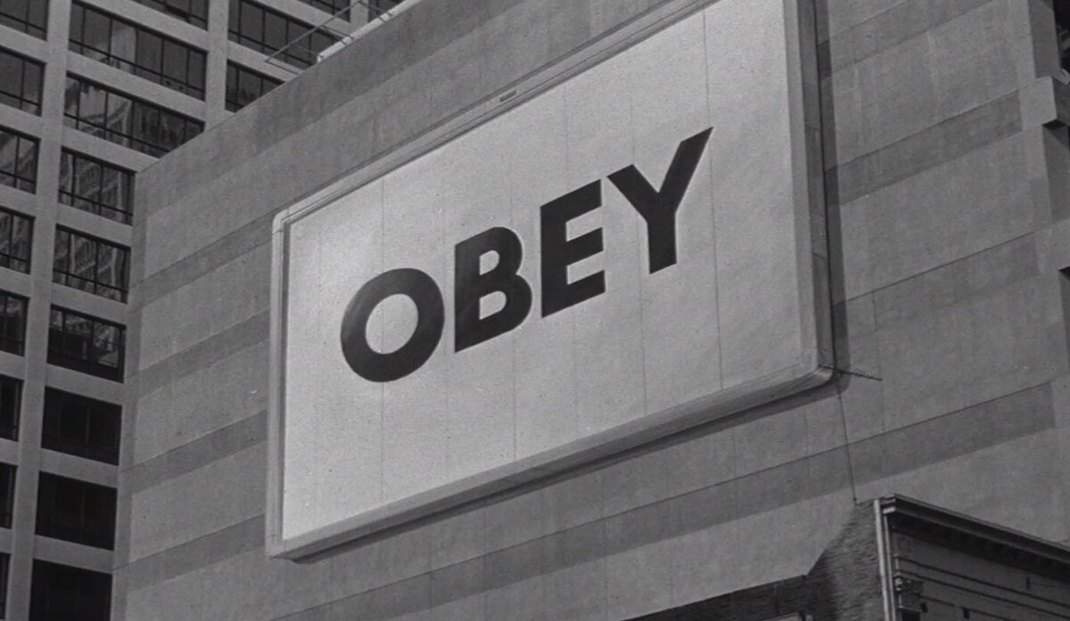 Кадр из фильма «Чужие среди нас» 1988 года.