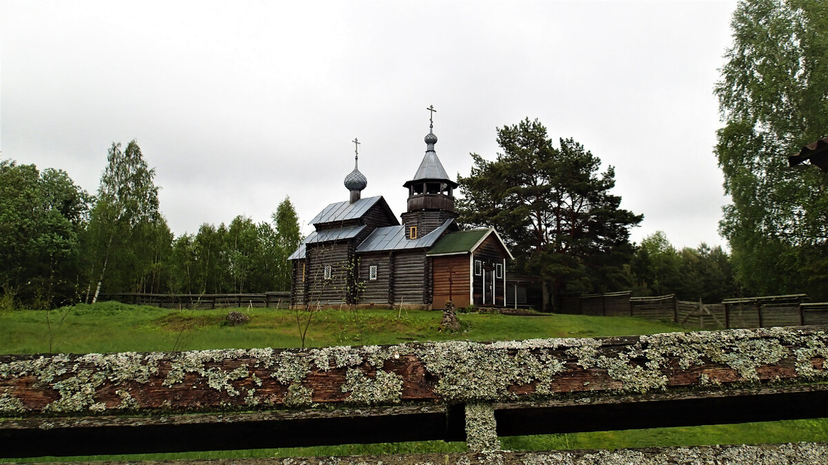 храм во имя Святой Анастасии Узорешительницы и Преподобного Кассиана Угличского 
