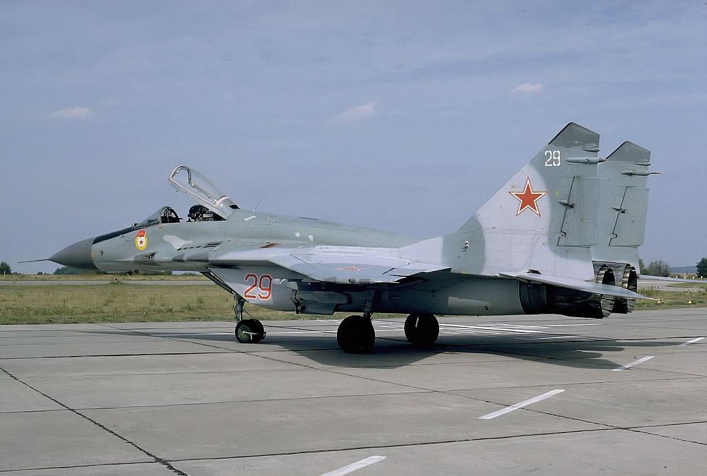 Миг 29 топливо. Миг-29 9-13. Mig-29 9-13. Миг-29 Микояна-Гуревича. Миг-29 ВВС СССР.