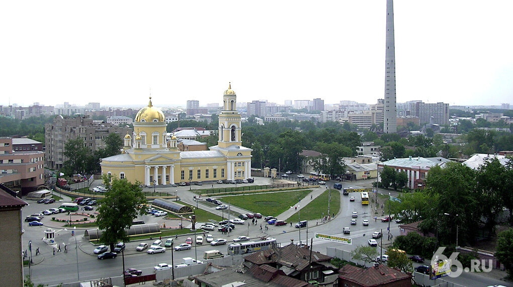 2004 год. Телебашня, муниципальная баня «Бодрость» и бараки вместо офиса «Синары». Фото: Антон Буценко, 66.RU