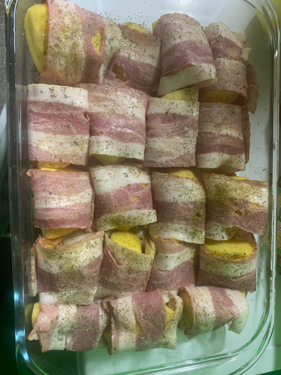 Сверху в догонку сушёным укропом посыпала