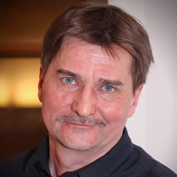     Юрий Бутусов уволился из Театра имени Вахтангова