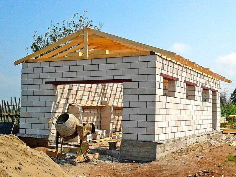 Строительство гаража из пеноблоков своими руками: фундамент, стены, крыша, видео-инструкция