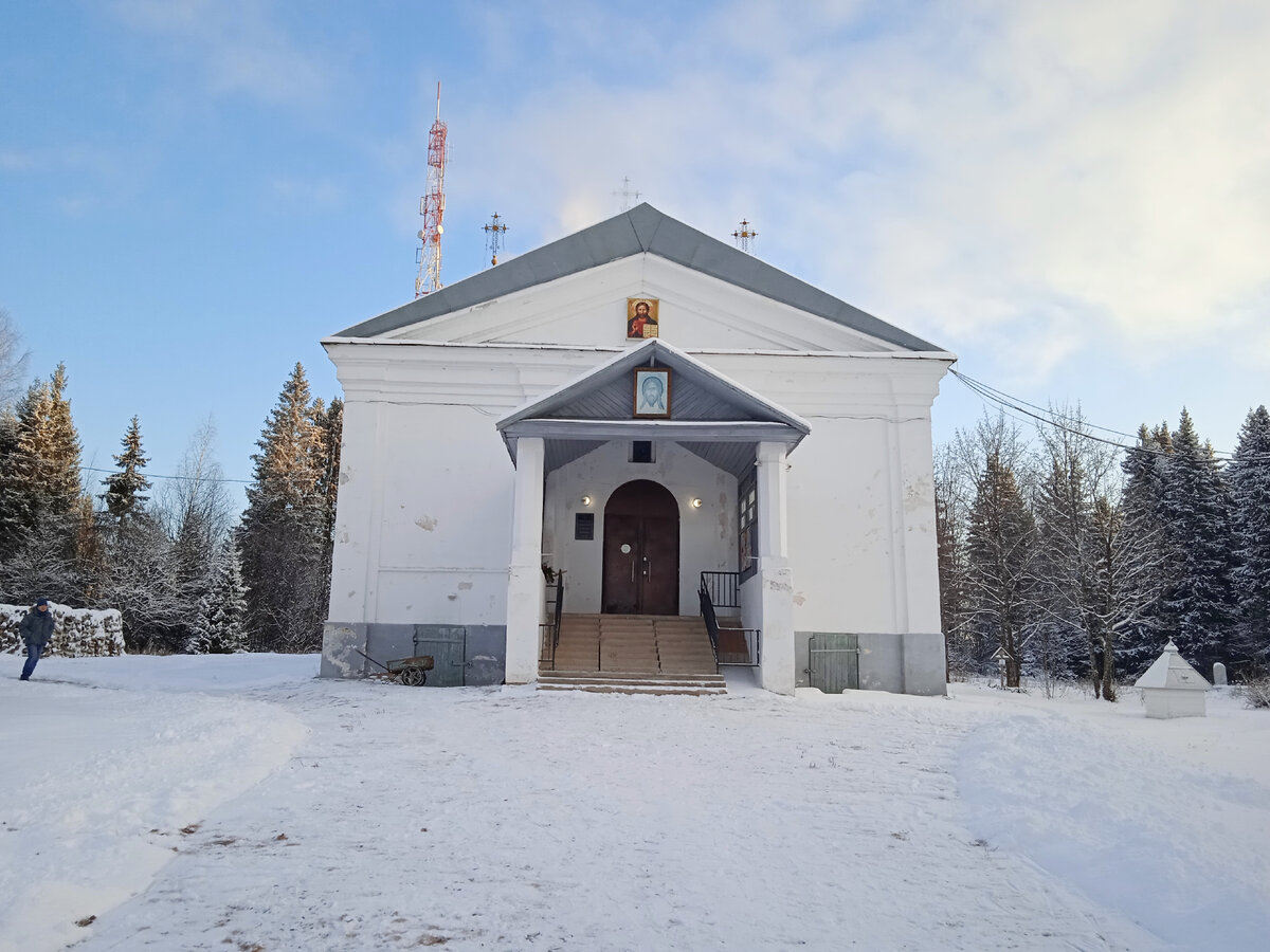 Главный вход. Фото автора.