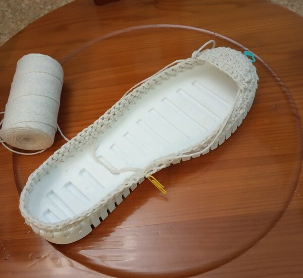 Вязаная уличная обувь.  Что придумала - то связала