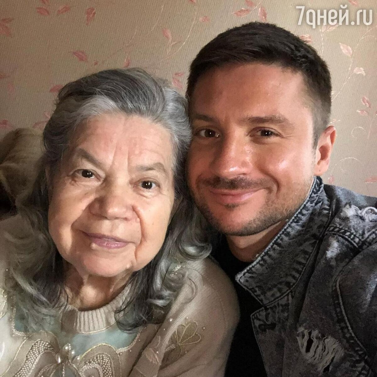    Сергей Лазарев с бабушкой Жанной Петровной Социальные сети