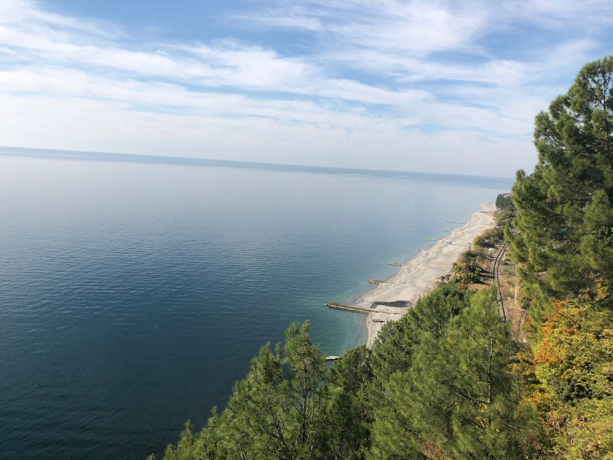 Вид на побережье в Гагры