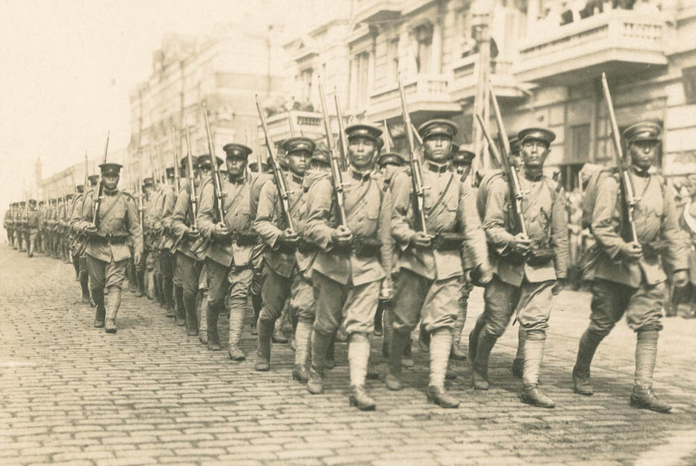 1918 год. Японцы во Владивостоке. В мое время на этой улице был ресторан "Золотой рог".