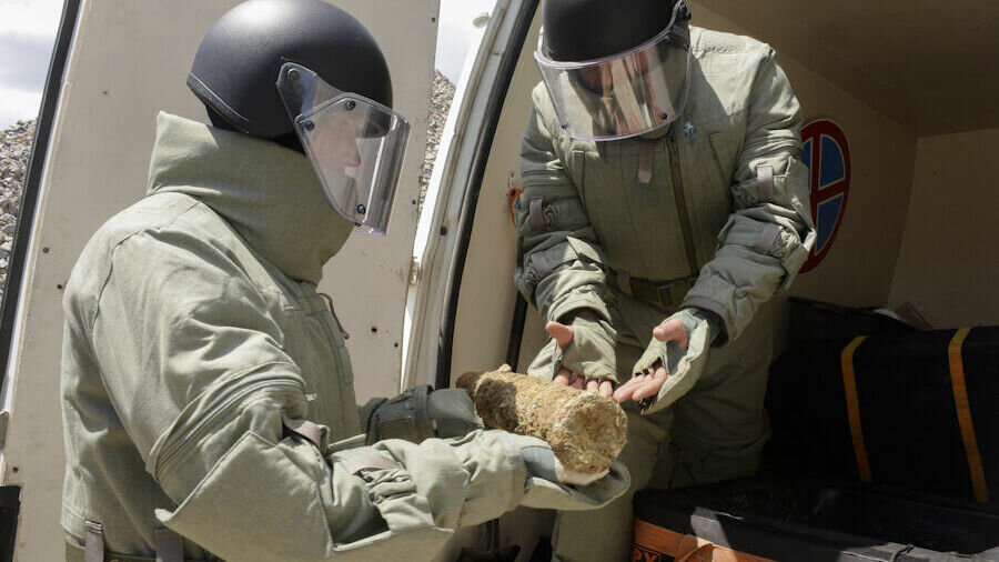     В Ростовской области задержали мобилизованного из Кабардино-Балкарии, который пытался провезти 10 тротиловых шашек, сообщает Telegram-канал Baza.