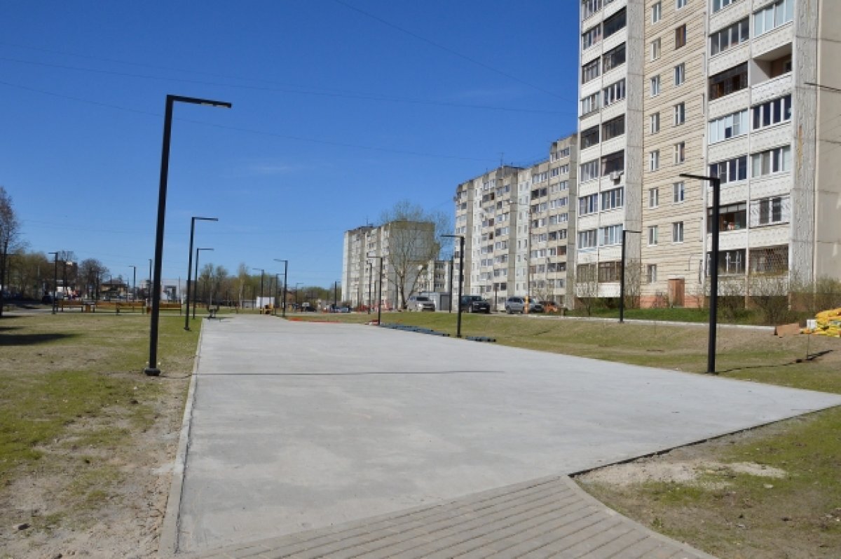    В Твери продолжается благоустройство сквера на улице Хромова