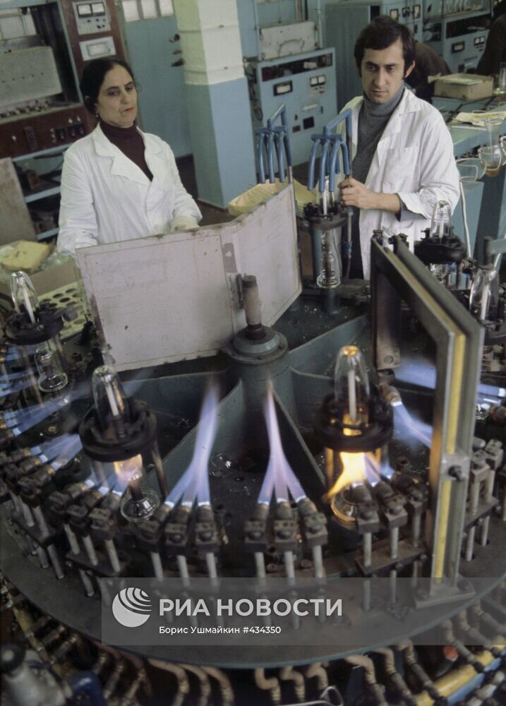 На производстве ПО "Армэлектросвет".