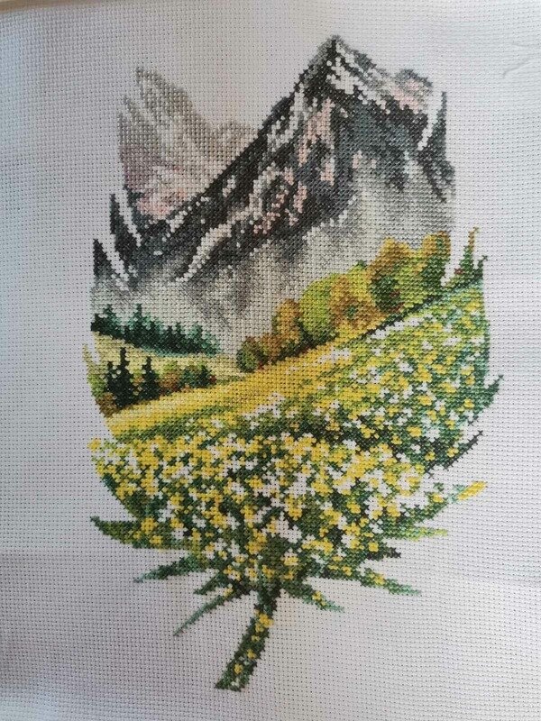 Вышивает Анастасия