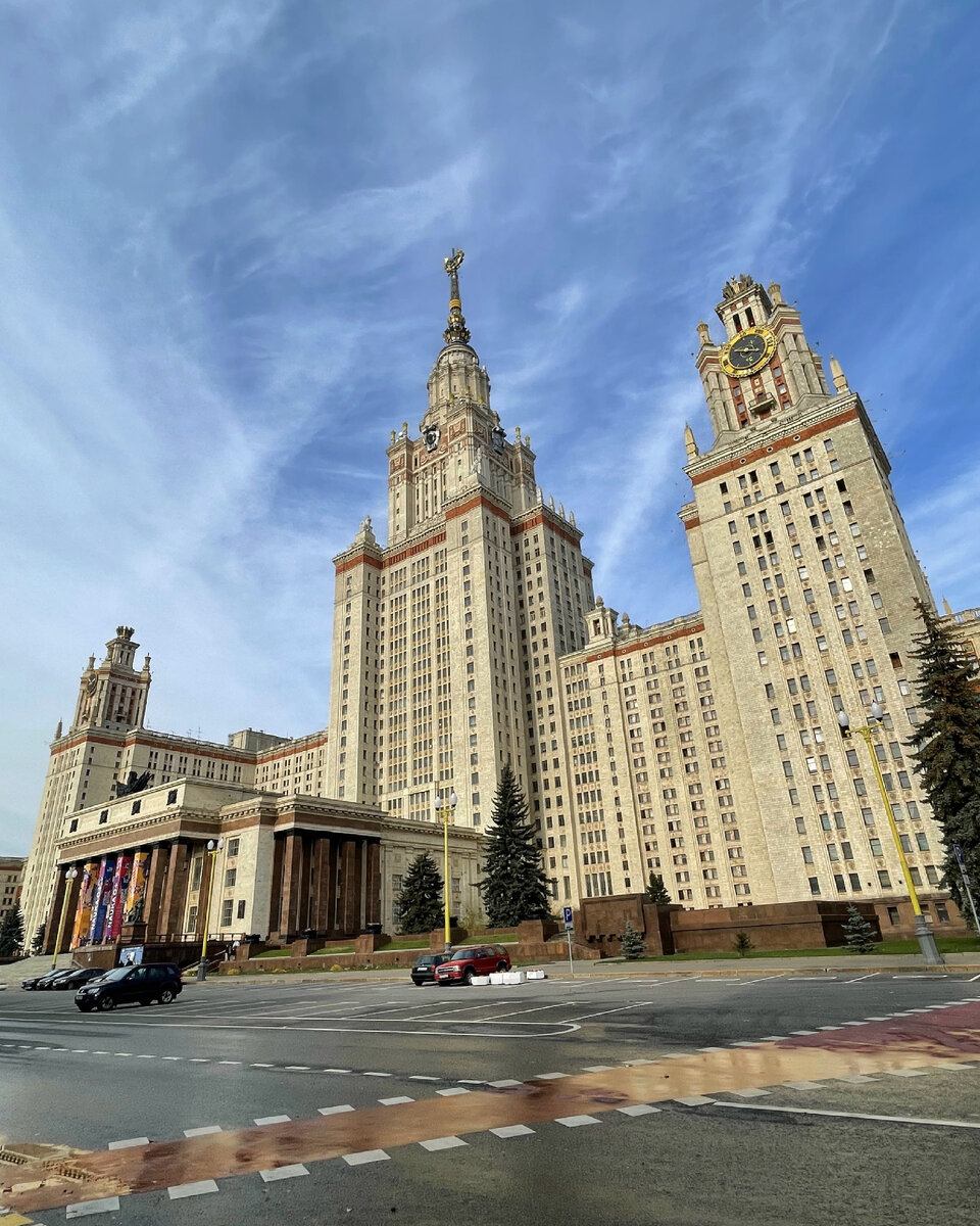 Главное здание МГУ