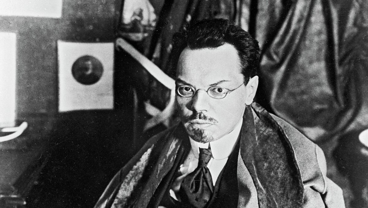 Первая напечатанная работа Ремизова «Плач девушки перед замужеством» появилась в 1902 году во время ссылки в Усть-Сысольске