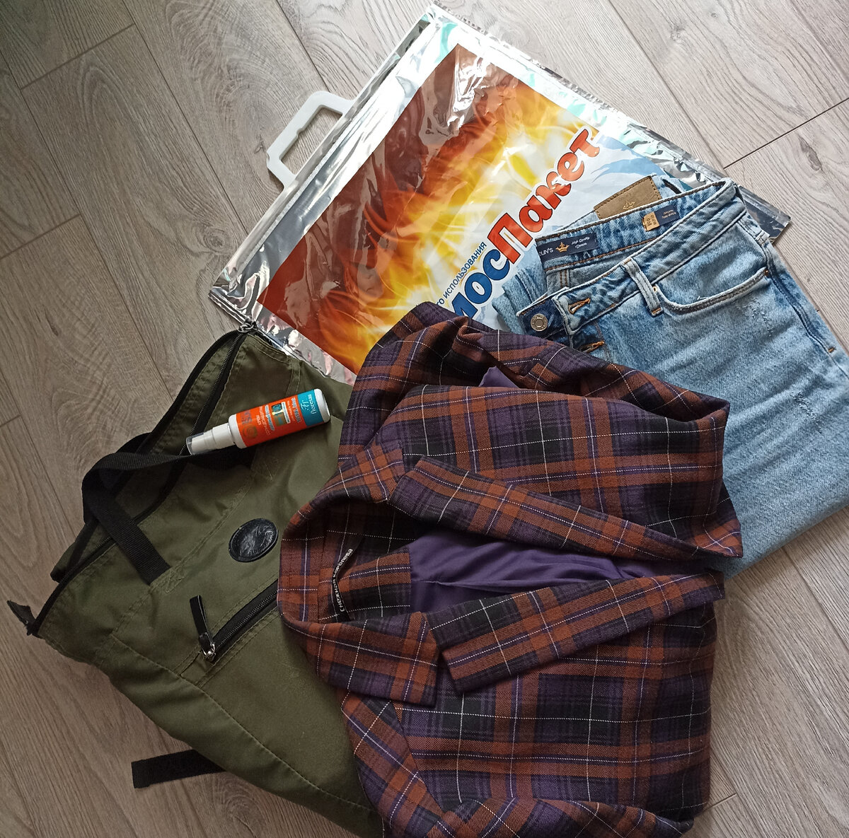 Я еще не собирала рюкзак. И по поводу пиджака и джинсов тоже вопрос. Рюкзак, термосумку и  SPF  я точно возьму