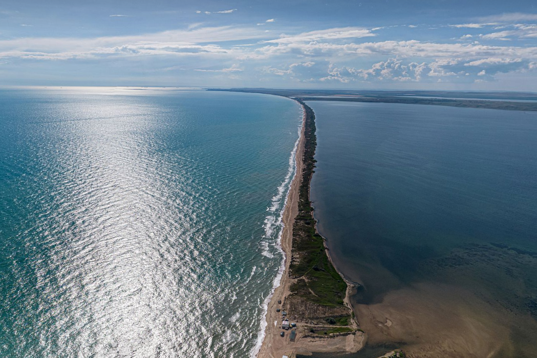 Солнечный остров веселовка. Бугазская коса Краснодарский край. Веселовка Краснодарский край. Веселовка Радуга. Посёлок Веселовка Краснодарский край.