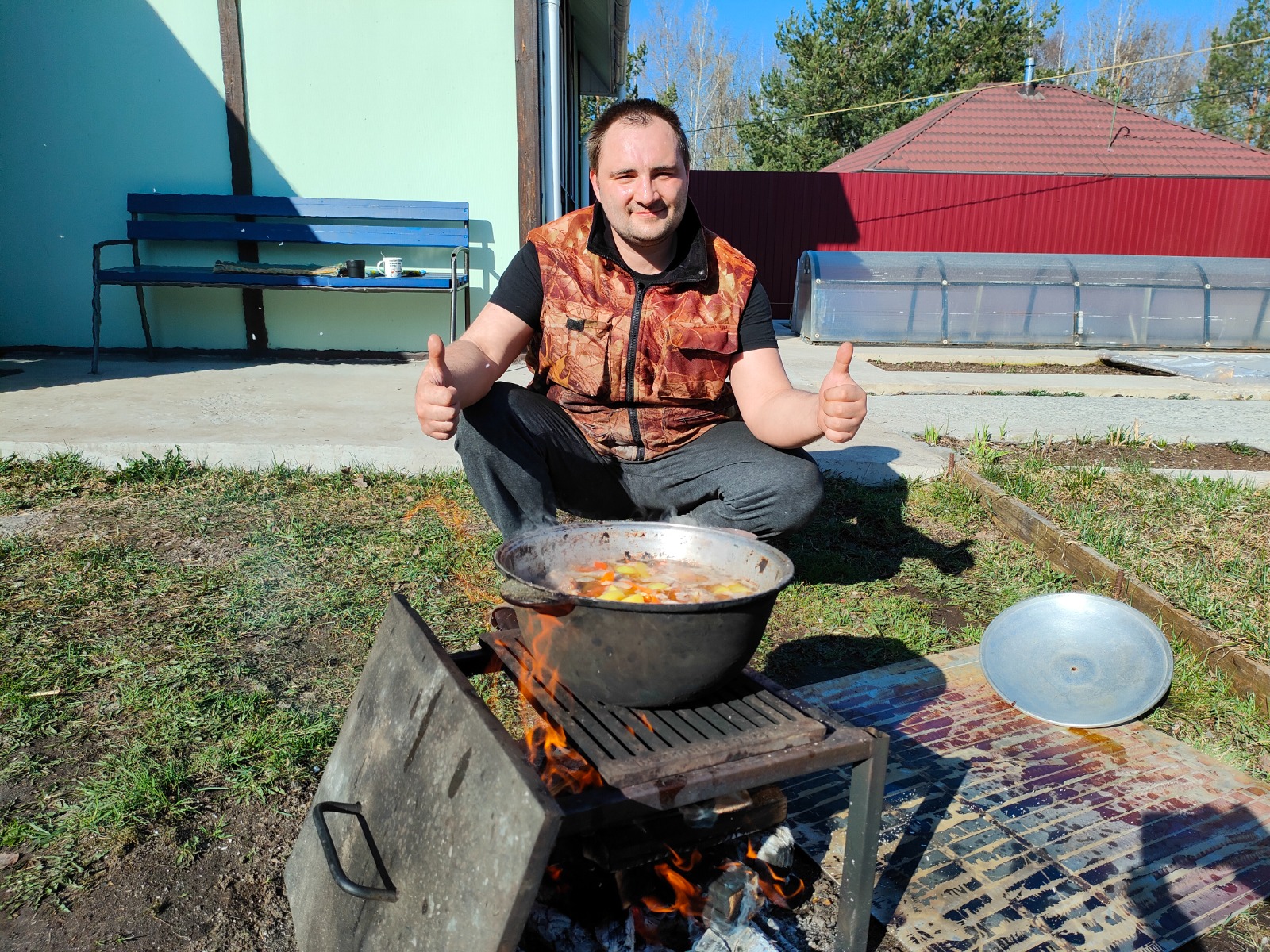 Шурпа из свиных рёбрышек на костре в казане. | Готовим дома сами с усами)  P.S: Andrey Demyanets | Дзен