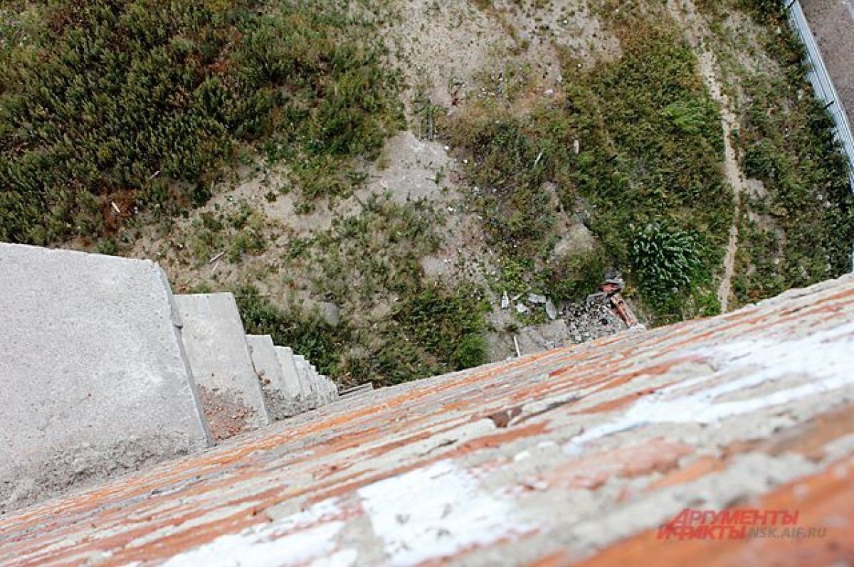    Жительница Казани выпала из окна 15 этажа жилого дома