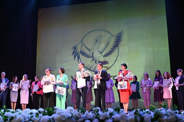    Кого выбрали в Волгоградской области учителем и воспитателем года?