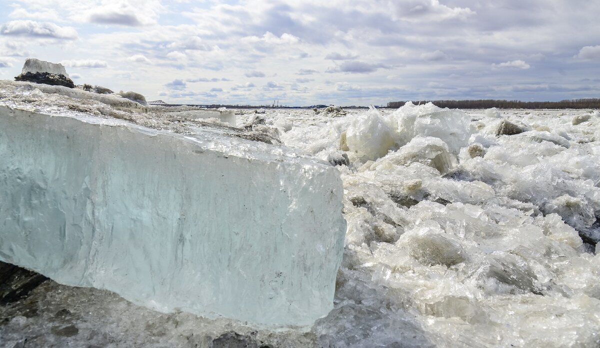    Голова ледохода на Оби находится в 858 километрах от Югры