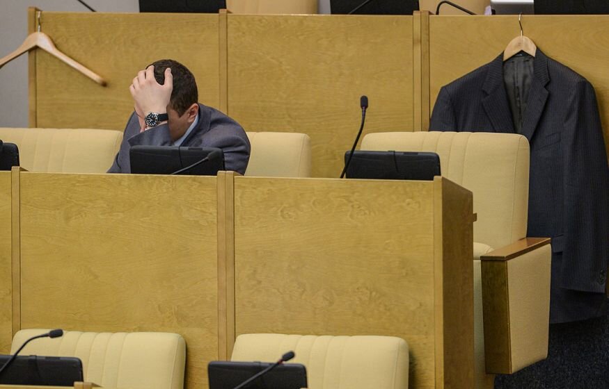    В Госдуме призвали приравнять зарплаты сенаторов и депутатов к средним по стране