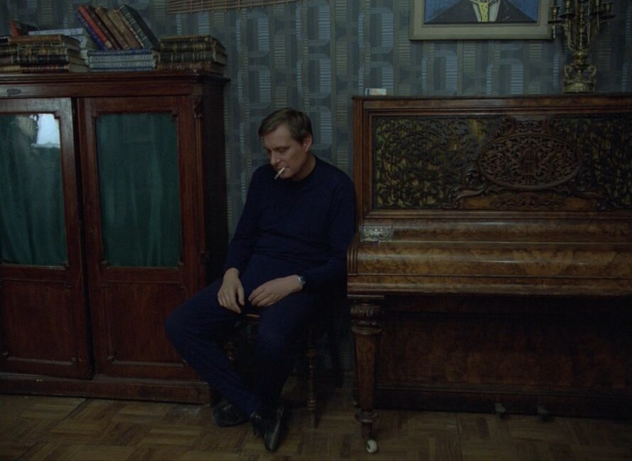 Александр Володин писал сценарий, видя в образе главного героя Александра Калягина.